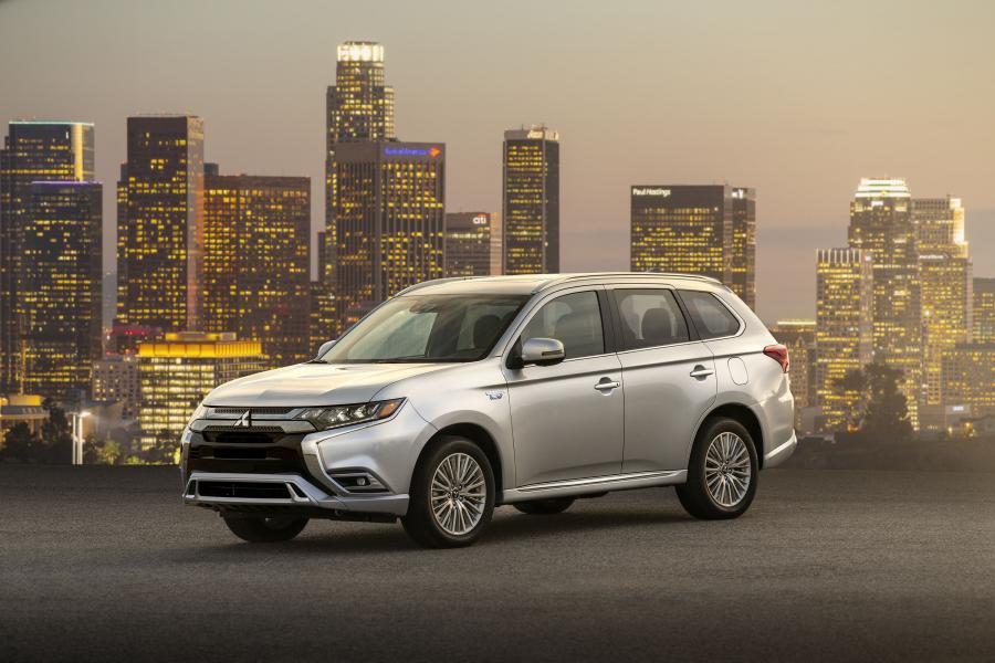  Mitsubishi Outlander PHEV 2018 года  (NA) (фото 22 из 41)